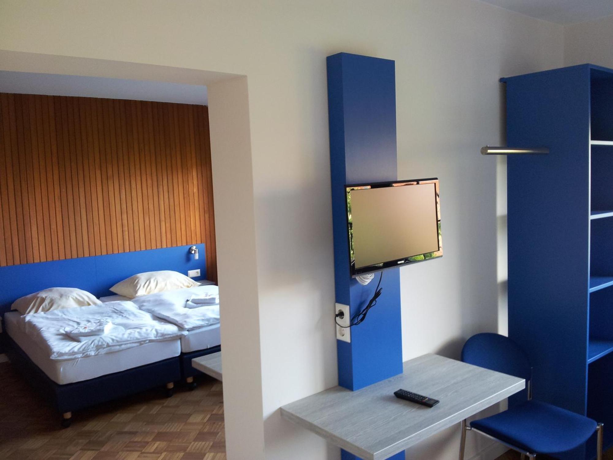 Smart Hostel By Landgasthof Velber 24H7D Seelze Buitenkant foto