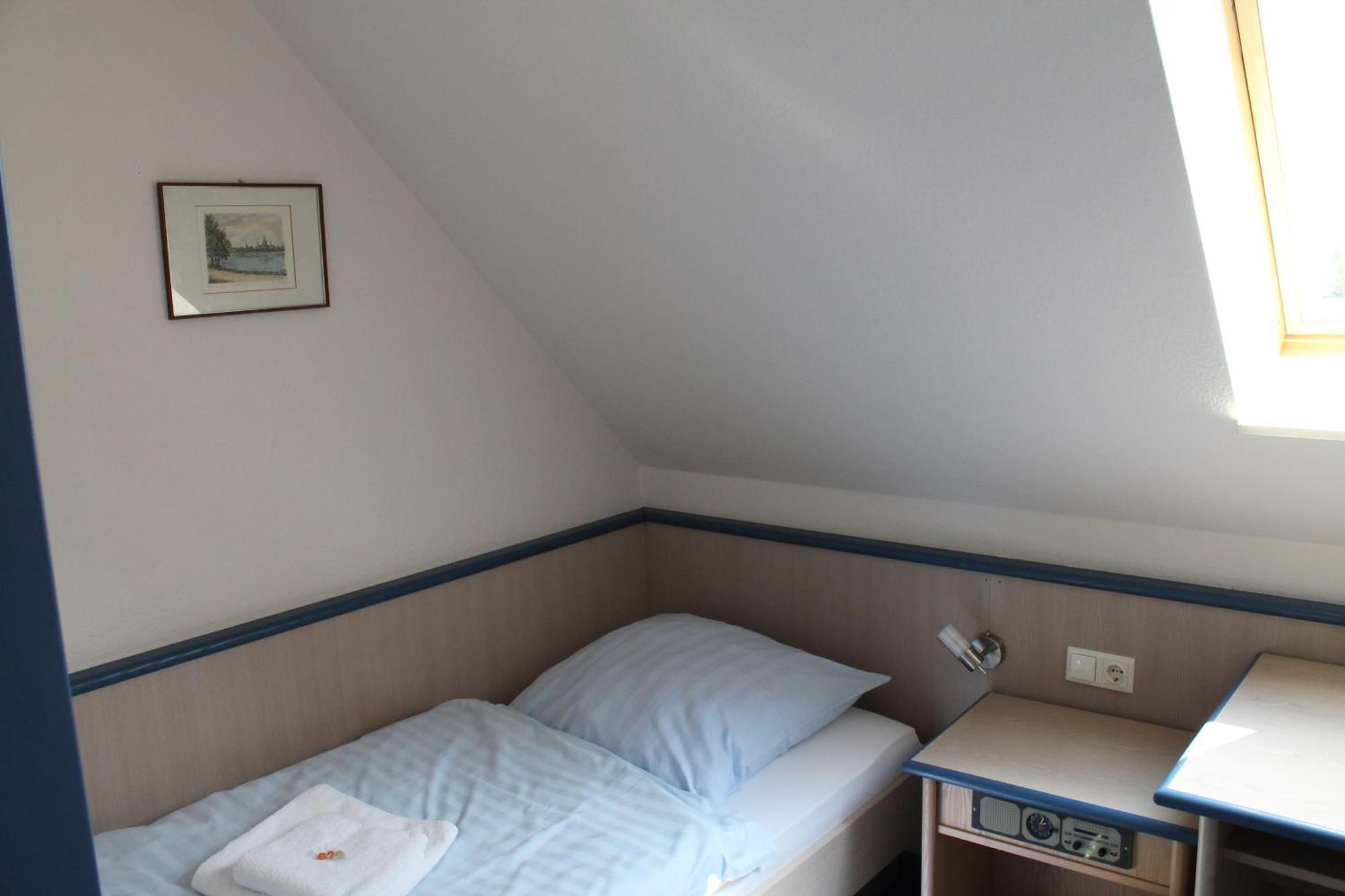 Smart Hostel By Landgasthof Velber 24H7D Seelze Buitenkant foto