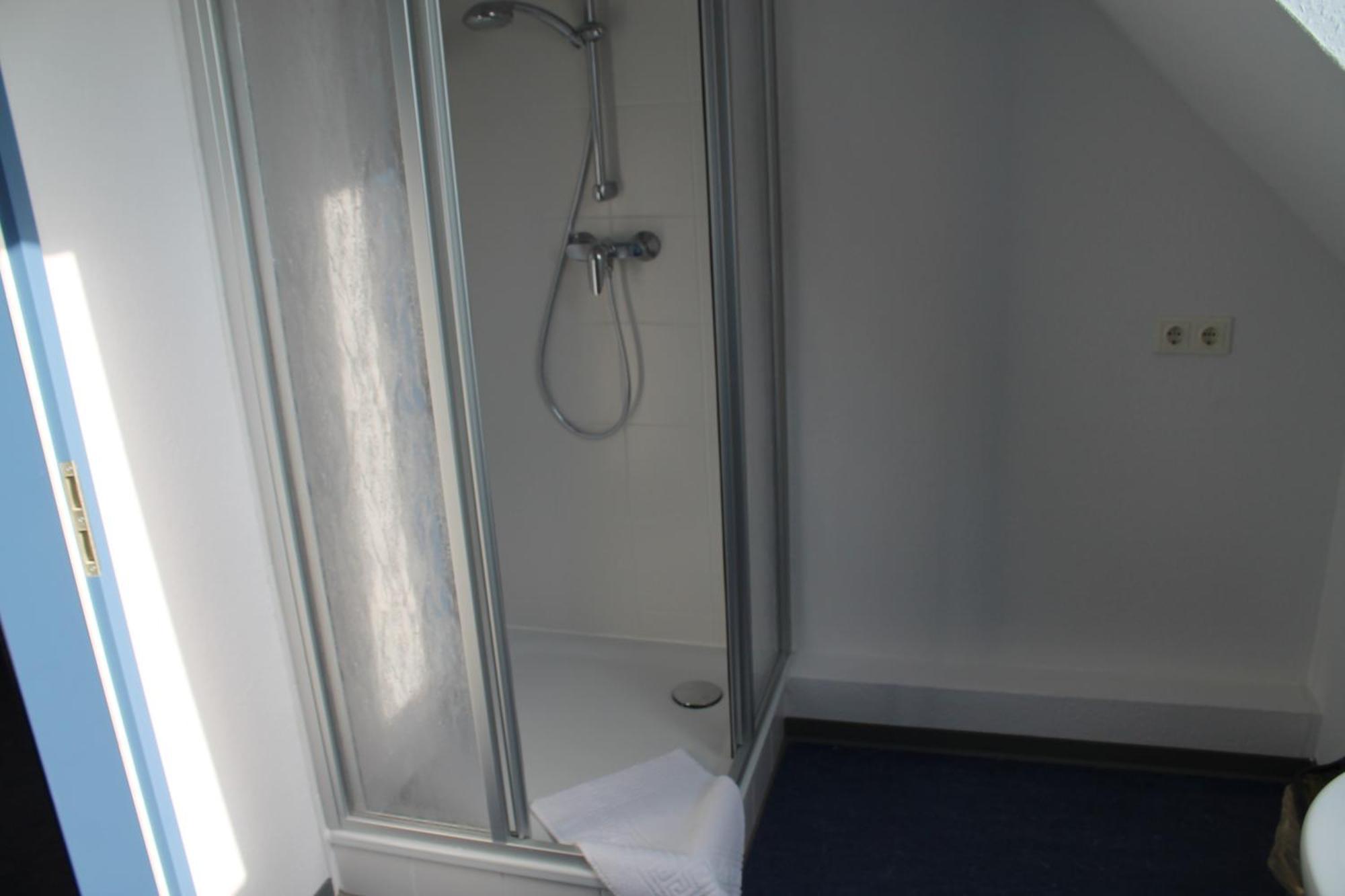Smart Hostel By Landgasthof Velber 24H7D Seelze Buitenkant foto