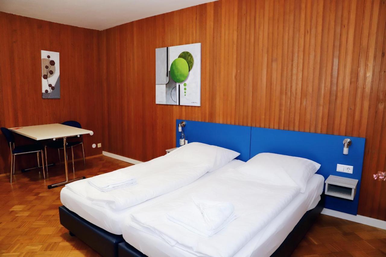 Smart Hostel By Landgasthof Velber 24H7D Seelze Buitenkant foto