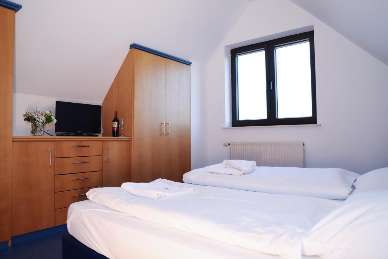 Smart Hostel By Landgasthof Velber 24H7D Seelze Buitenkant foto