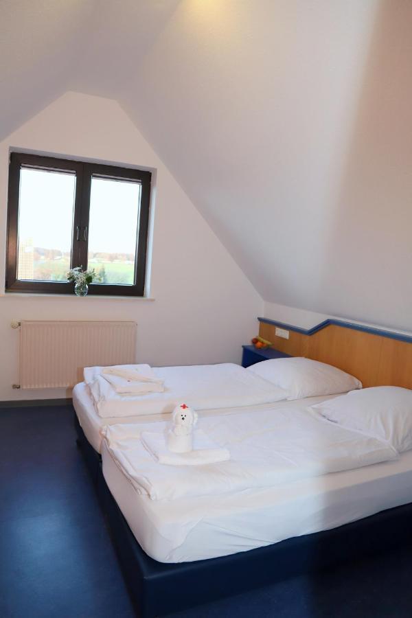 Smart Hostel By Landgasthof Velber 24H7D Seelze Buitenkant foto